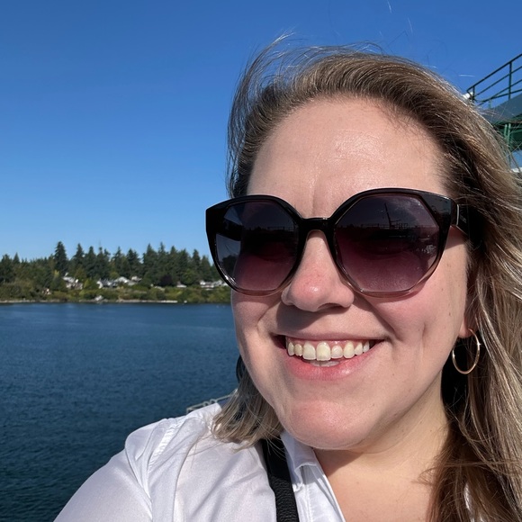 Meet your Posher, Bethany - Picture 1 of 2